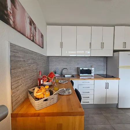 With Sea View Close To The 아파트 *