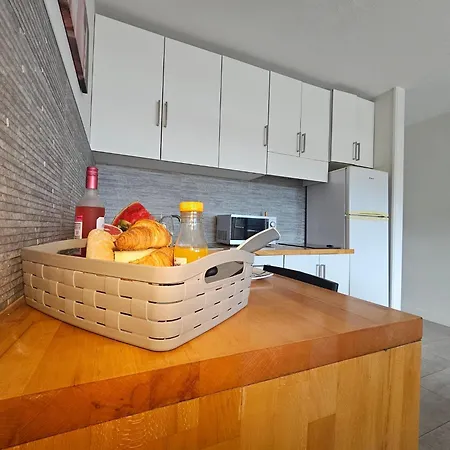 아파트 With Sea View Close To The