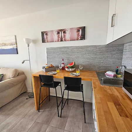 With Sea View Close To The 아파트 *